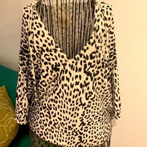 Slouchy hooded tee B&W animal print size S